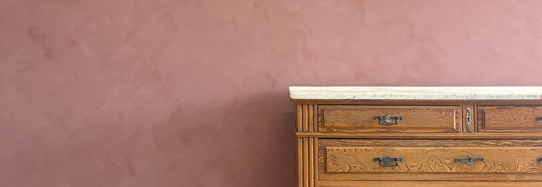 Kalkverf in een winkelinterieur