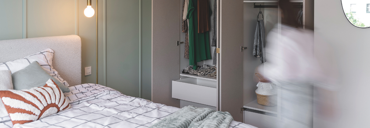 Muurverf in de kleur Berggrasgroen in de slaapkamer
