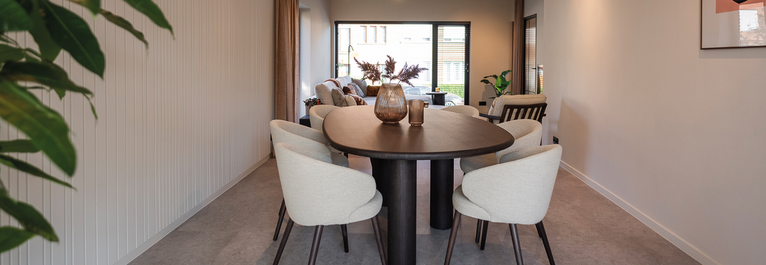 Muurverf in de kleur Kasjmierwit in de woonkamer