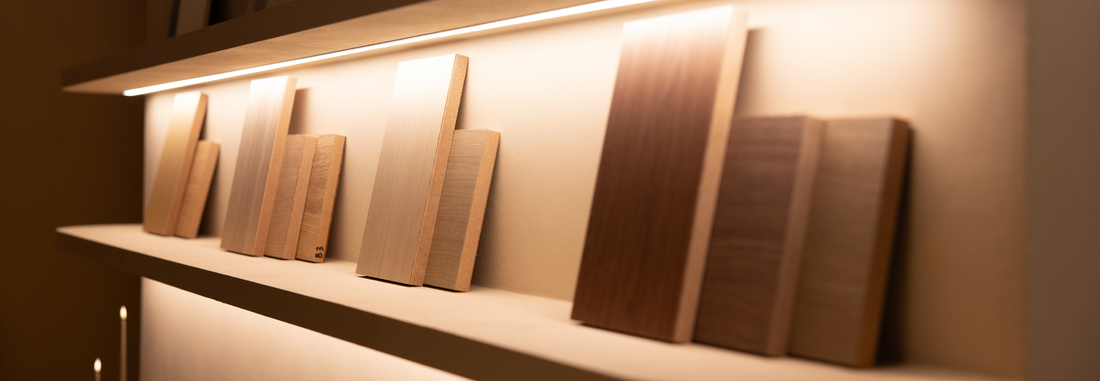 Kleurstalen in de showroom