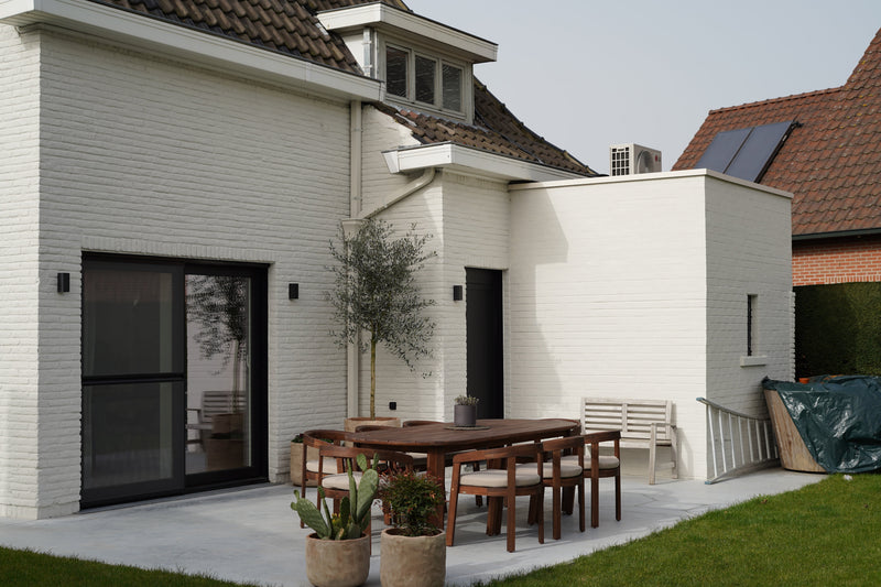 Muur buiten kalei grof op de gevel