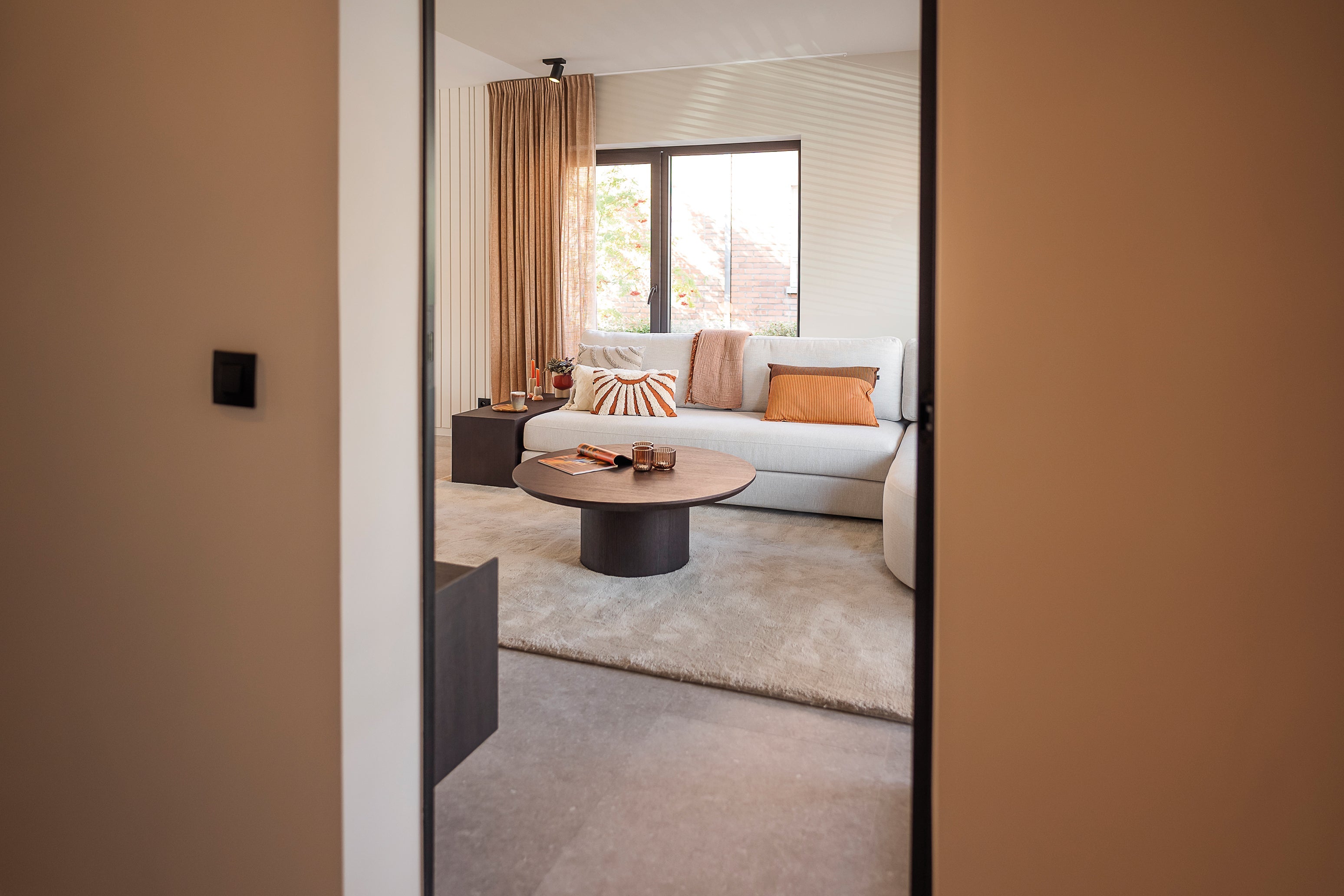 Muur mat in de kleur Katoenwit in de woonkamer