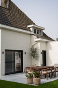 Muur buiten kalei grof op de gevel
