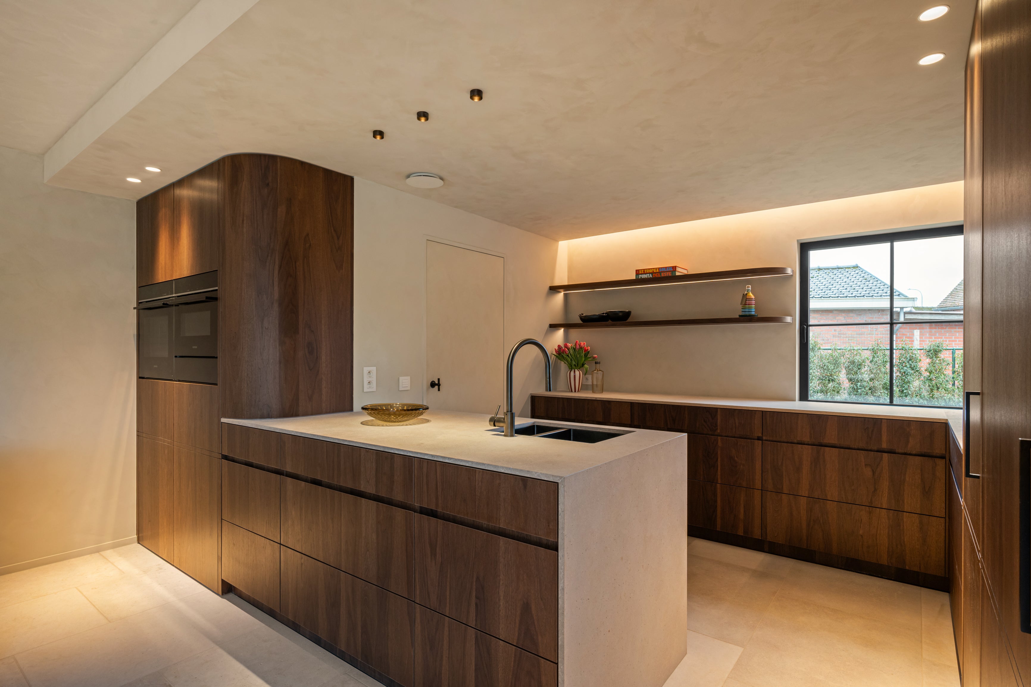 Kalkverf in de kleur Graanbeige in de keuken