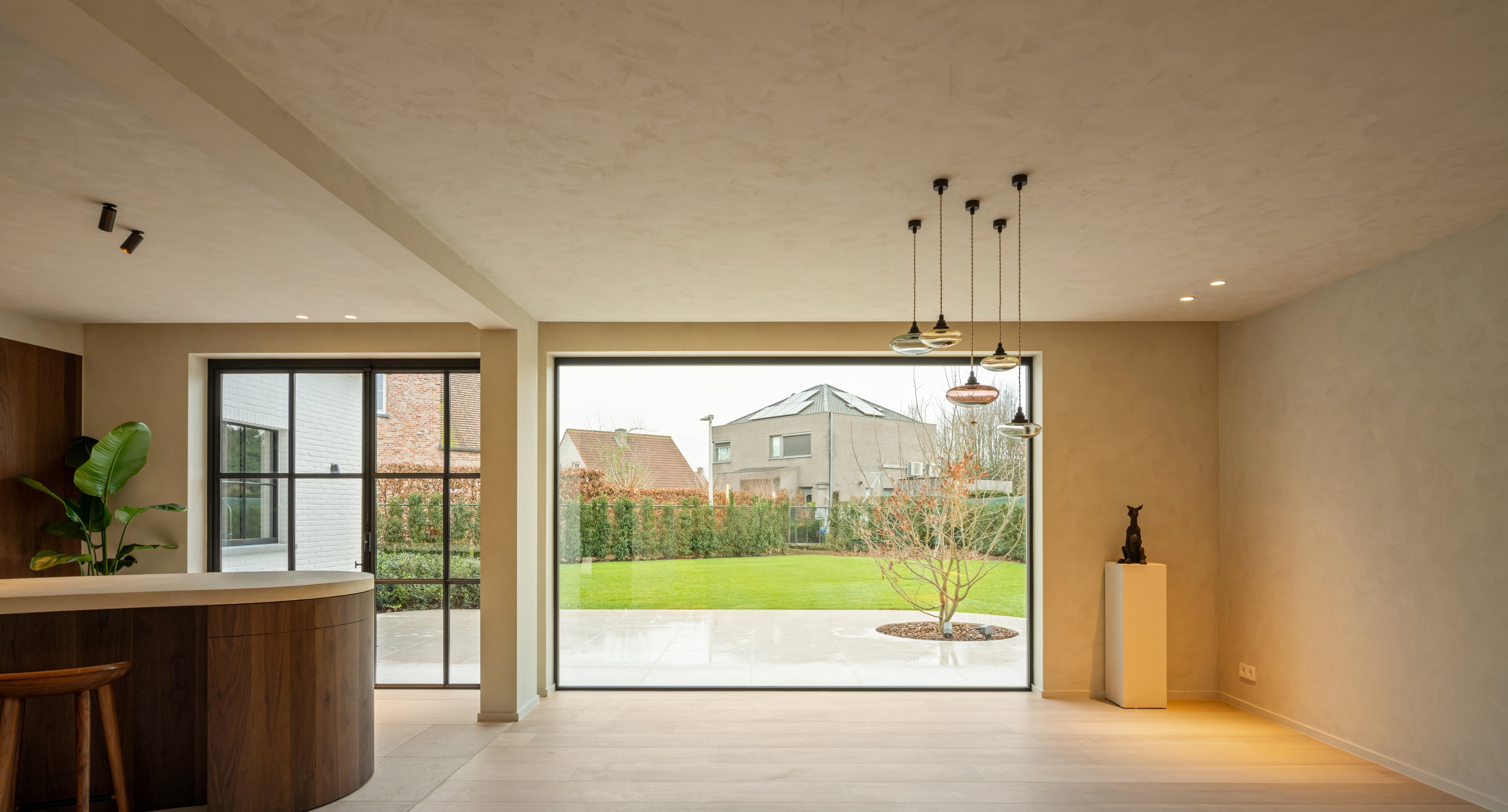 Kalkverf in de kleur Graanbeige in de woonkamer