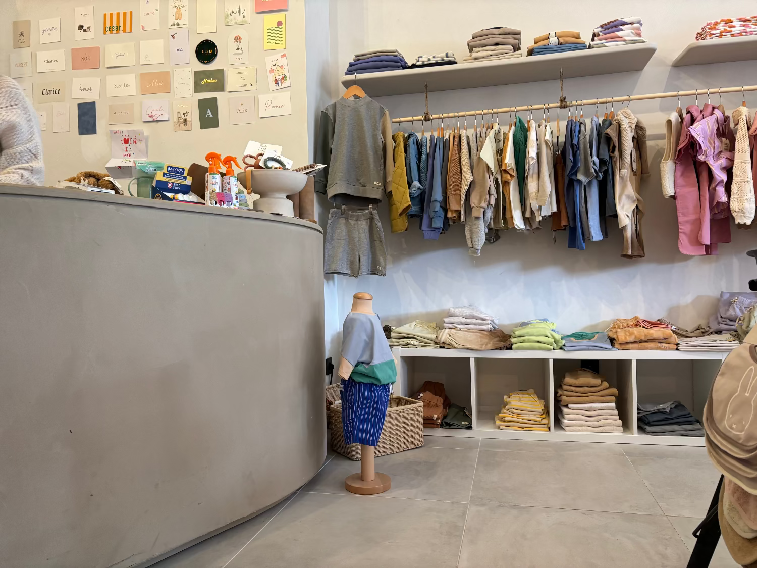 Bruut in de kleur Linnenbeige in de winkel