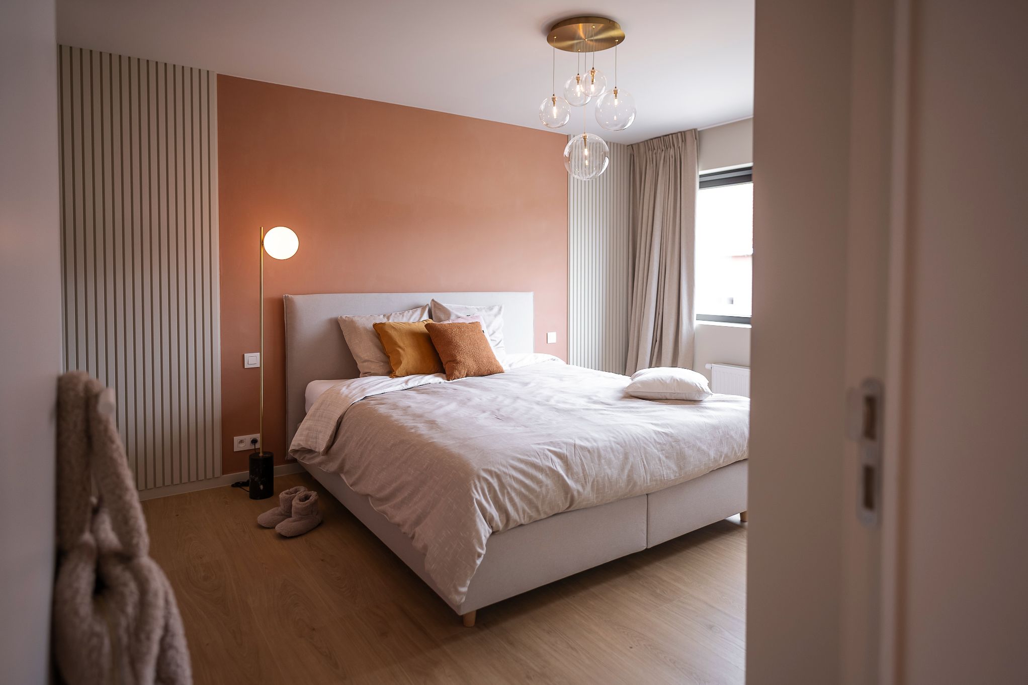 Muur mat in de kleur Riad-Oranje in de slaapkamer
