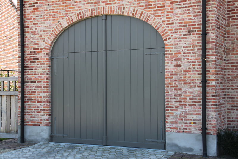 Uitwerpselen Voorwaardelijk Wacht even Hoe een houten garagepoort schilderen? - Paintfactory